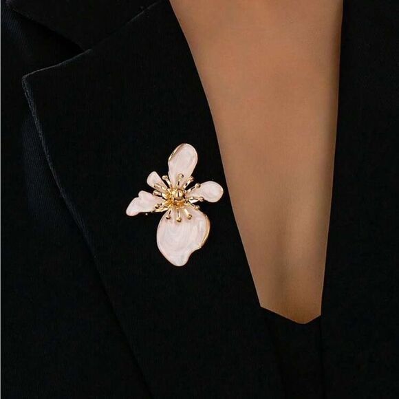 Anthropologie Jewelry - Floral Brooch M1406
